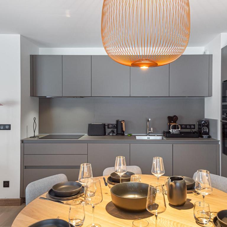 Appartement neuf avec terrasse, 2 chambres près des pistes, sauna, hammam, salle de sport, parking - FR-1-569-57 - Appartement - 10