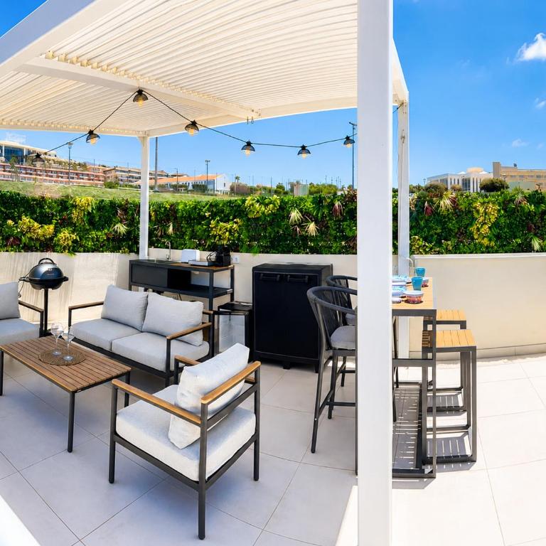 Ocean View - Deluxe One-Bedroom Apartment with Ocean View - 8