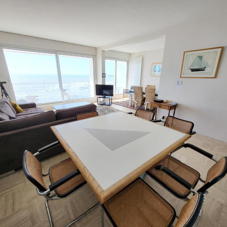 Appartement Élegant avec Balcon, Garage et WiFi en Bord de Mer - FR-1-92-889 - Apartment (4 Adults) - 1