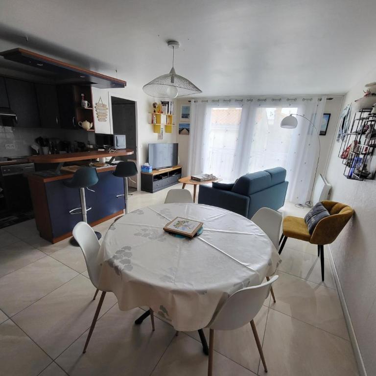 Appartement Moderne au Centre-Ville, 150m Plage, WiFi, Confort Idéal pour Familles - FR-1-92-876 - Appartement (4 Adultes) - 24