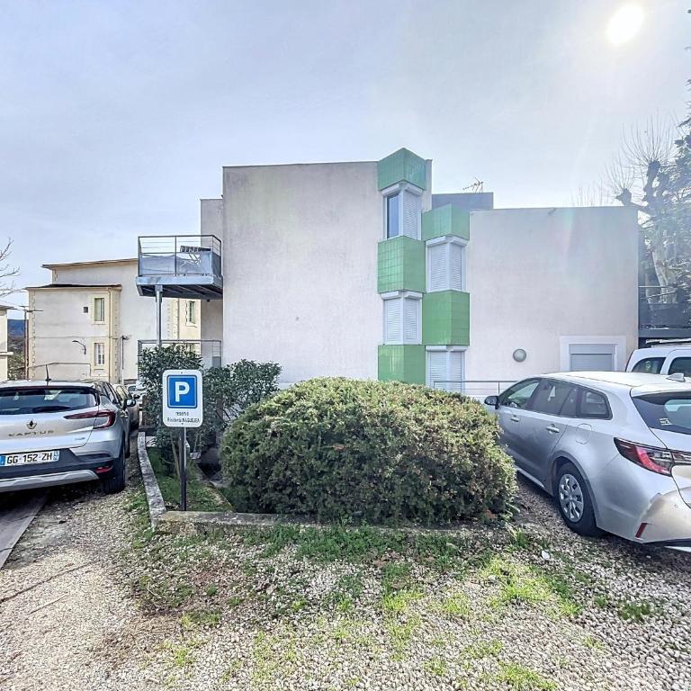 Charmant F2 avec Terrasse, Proche Thermes et Centre-Ville - Animaux Bienvenus, Wifi Inclus - FR-1-451-205 - Apartamento de 1 dormitorio - 25