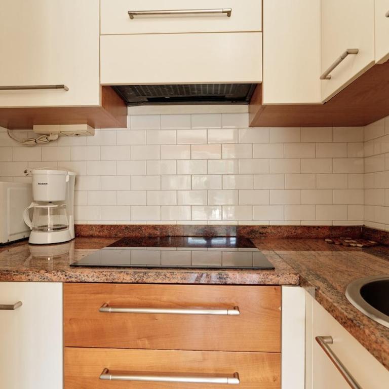 Smeralda Holiday XL, 3 camere 8 posti 200mt dal mare - Three-Bedroom Premium Apartment with Balcony - 14