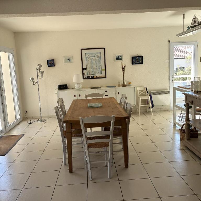 Villa Proche Plage avec Jardin, Terrasse et WiFi – La Tranche-sur-Mer - FR-1-22-272 - Casa Vacanze (8 Adulti) - 16