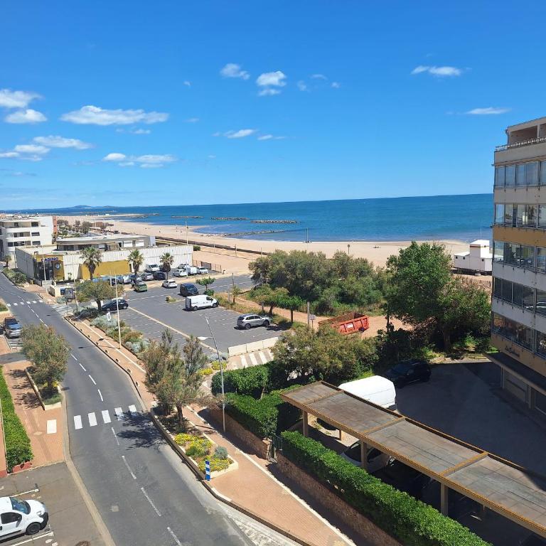 Valras-Plage: Appartement rénové 1 chambre, clim, WiFi, parking, à 50m de la plage - FR-1-781-59 - Apartment - 1