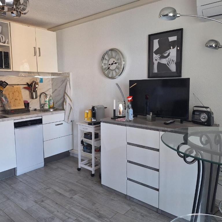 Valras-Plage: Appartement rénové 1 chambre, clim, WiFi, parking, à 50m de la plage - FR-1-781-59 - Apartment - 11