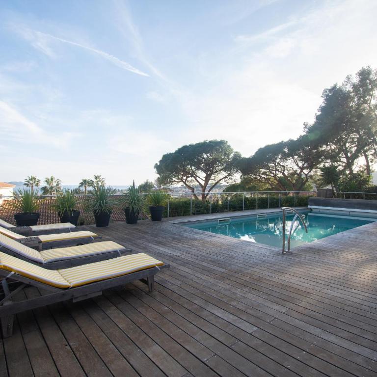 Carqueiranne: Villa de Charme avec Piscine, Vue Mer, pour 8 Personnes - Maison 4 Chambres - 12