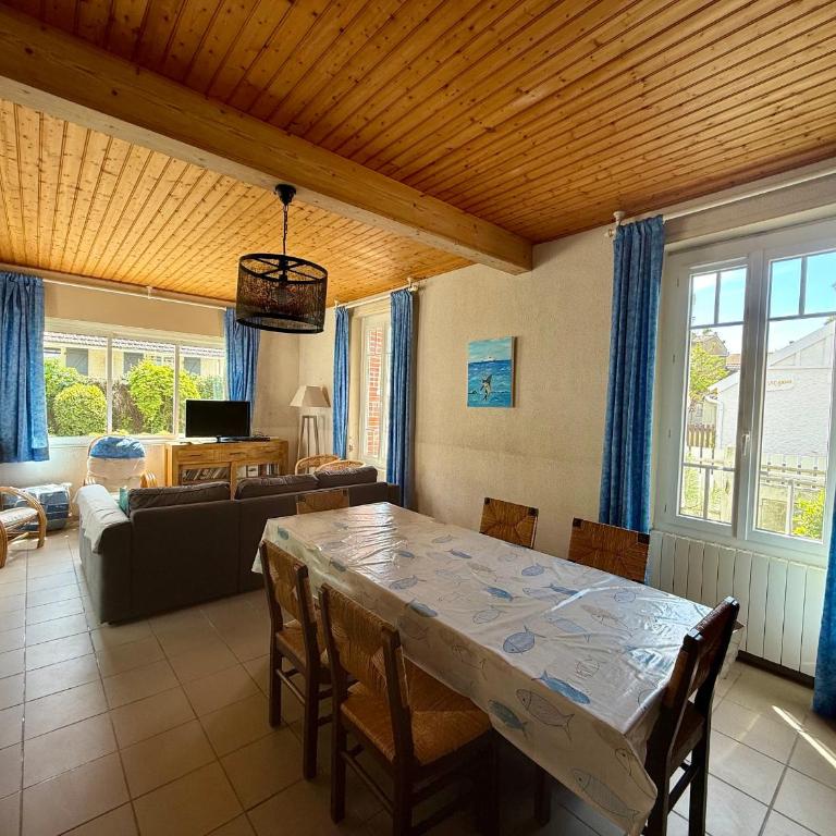 Maison Charmante Près Plage et Forêt, 5 Ch., Jardin, Parking, Quartier Calme - FR-1-652-2 - Vacation Home - 22