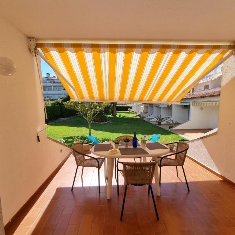 Apartamento con terraza a 400m de la playa de Riells - HISP-236-184 - Apartment - 12