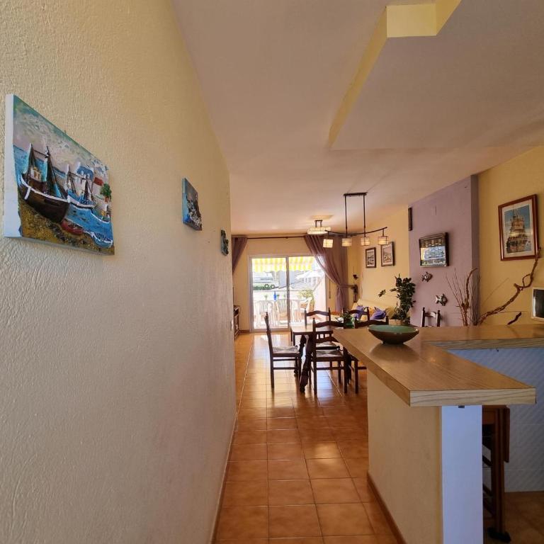 Apartamento de 3 habitaciones con terraza cerca de la playa - HISP-236-75 - Apartment - 4