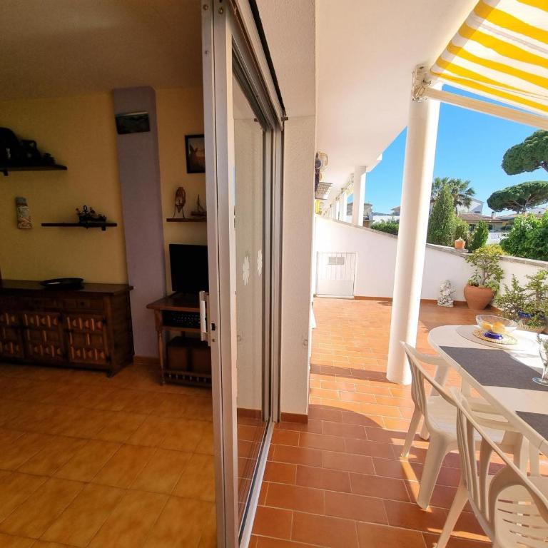 Apartamento de 3 habitaciones con terraza cerca de la playa - HISP-236-75 - Apartment - 5