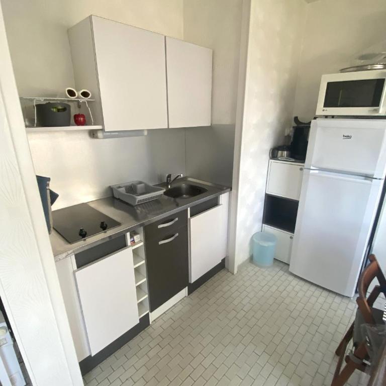 Studio Front de Mer avec Balcon et Parking Privé - FR-1-837-58 - Studio - 11