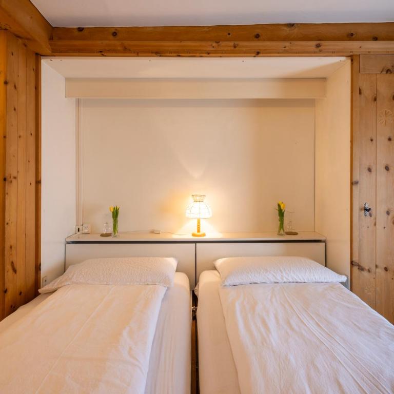 Hotel Alpina - Doppelzimmer mit Gemeinschafts-WC - 3