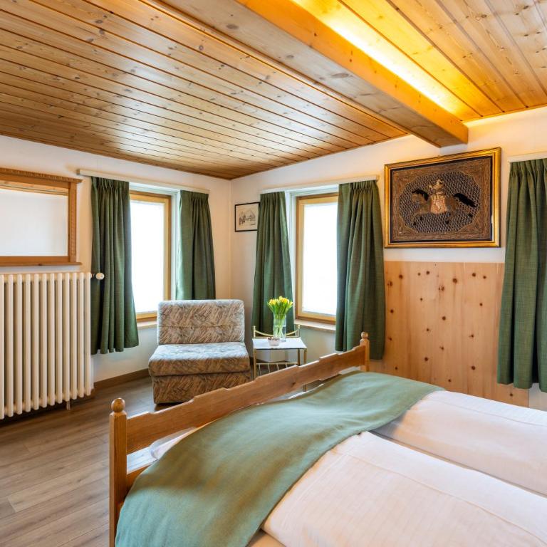 Hotel Alpina - Doppelzimmer mit Gemeinschafts-WC - 2