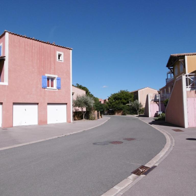 Villa 7 pers, Narbonne Plage à 400m, 3 ch, terrasses, parking, proche commerces et loisirs - FR-1-795-44 - Villa - 12