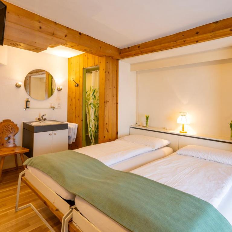 Hotel Alpina - Doppelzimmer mit Gemeinschafts-WC - 4