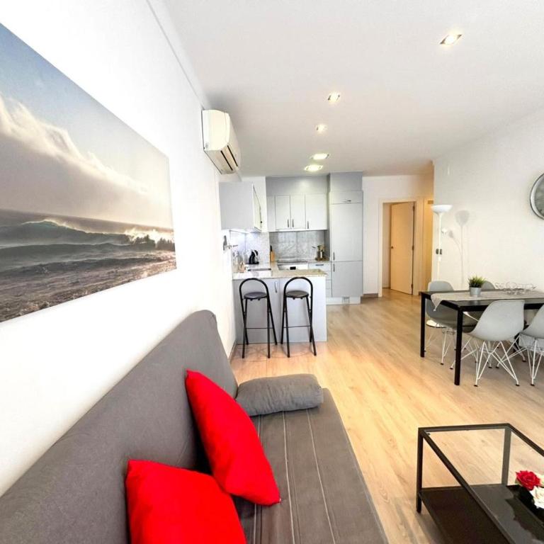 Apartamento renovado en primera línea de playa en Roses, aire acondicionado y ascensor - HISP-312-21 - Apartment - 3