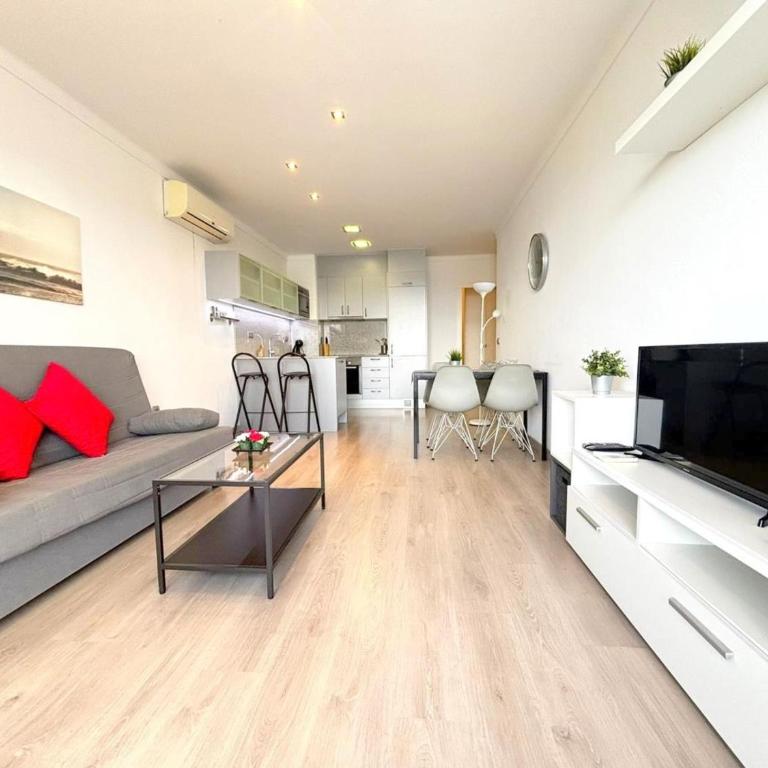 Apartamento renovado en primera línea de playa en Roses, aire acondicionado y ascensor - HISP-312-21 - Apartment - 8