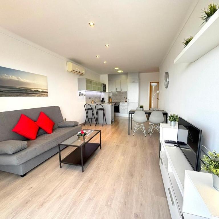 Apartamento renovado en primera línea de playa en Roses, aire acondicionado y ascensor - HISP-312-21 - Apartment - 13