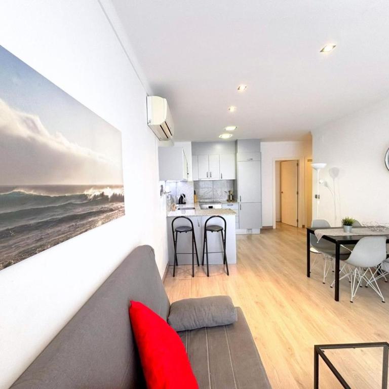 Apartamento renovado en primera línea de playa en Roses, aire acondicionado y ascensor - HISP-312-21 - Apartment - 14
