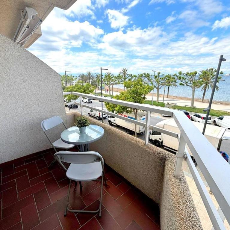 Apartamento renovado en primera línea de playa en Roses, aire acondicionado y ascensor - HISP-312-21 - Apartment - 15