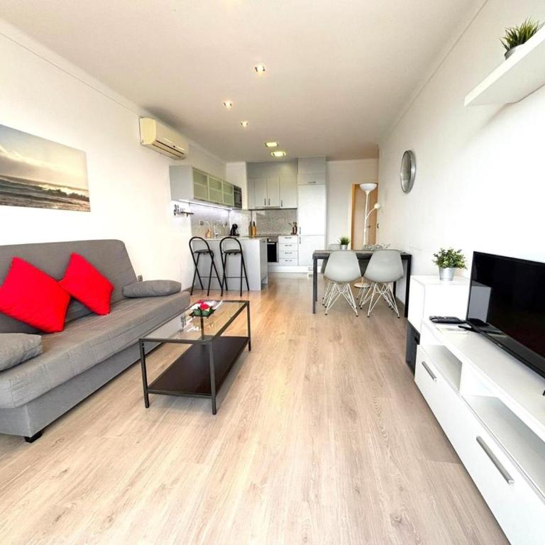 Apartamento renovado en primera línea de playa en Roses, aire acondicionado y ascensor - HISP-312-21 - Apartment - 16