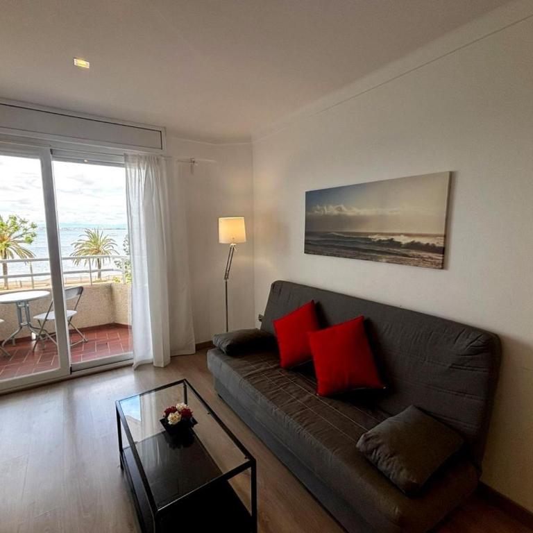 Apartamento renovado en primera línea de playa en Roses, aire acondicionado y ascensor - HISP-312-21 - Apartment - 24