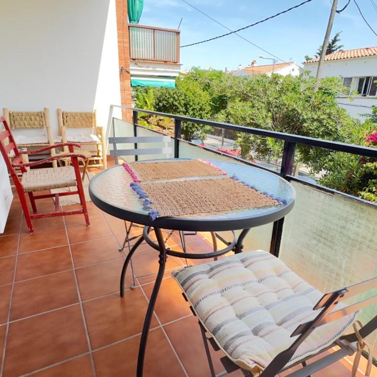 Seaside Apartment in Sitges Steps from Beaches with private Patio - Apartamento Deluxe - 3