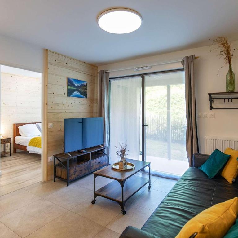 Appartement T3, terrasse, parking, animaux acceptés, proche télécabine et centre de Cauterets - FR-1-401-305 - Apartment - 6