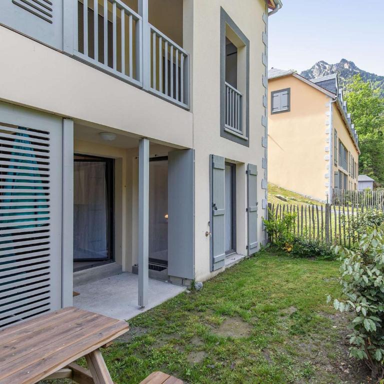 Appartement T3, terrasse, parking, animaux acceptés, proche télécabine et centre de Cauterets - FR-1-401-305 - Apartment - 9