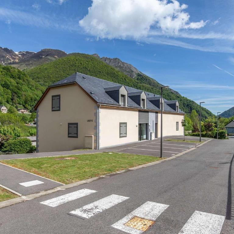 Appartement T3, terrasse, parking, animaux acceptés, proche télécabine et centre de Cauterets - FR-1-401-305 - Apartment - 10