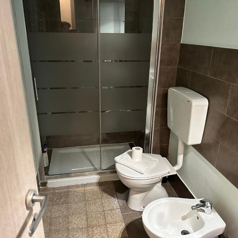 Mavipagi 2 - Camera Doppia con Letti Singoli e Bagno in Comune - 1