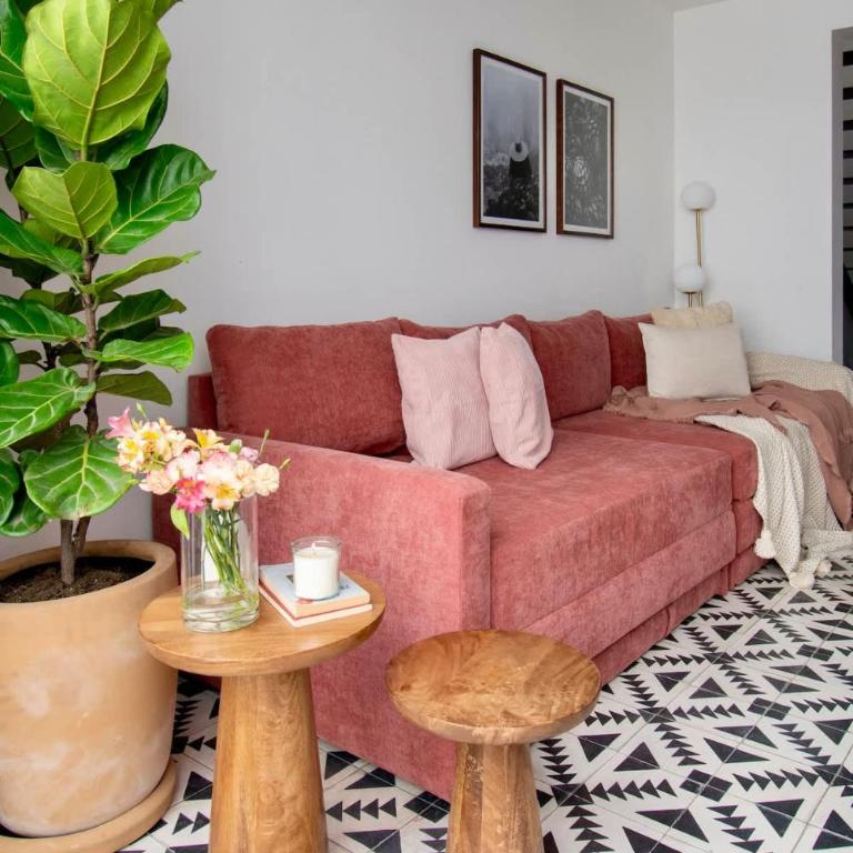 Spacious 4BR Home with 5 Beds - Five-Bedroom House - 11
