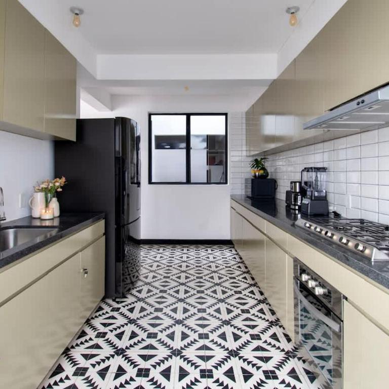 Spacious 4BR Home with 5 Beds - Five-Bedroom House - 16