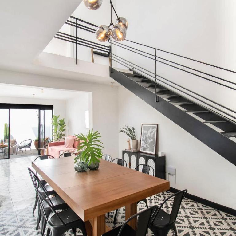 Spacious 4BR Home with 5 Beds - Five-Bedroom House - 20