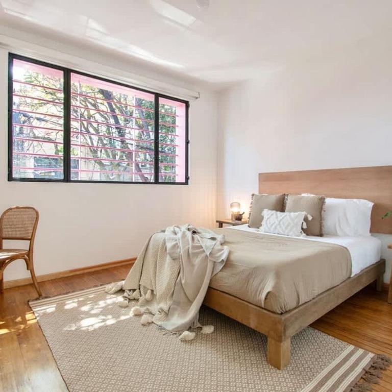 Spacious 4BR Home with 5 Beds - Five-Bedroom House - 25