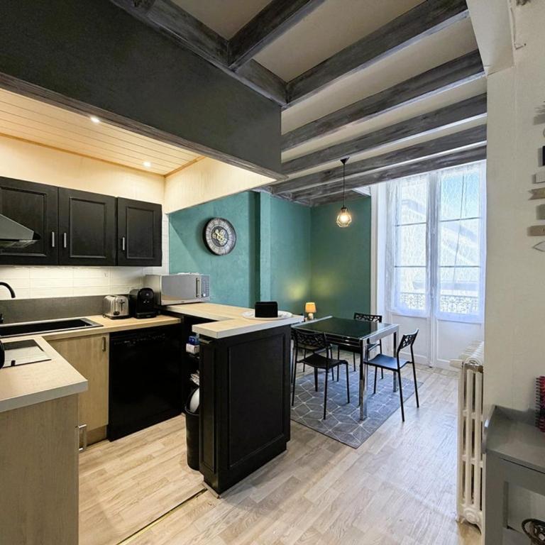 Charmant T2 en hyper centre, proche Thermes, tout équipé avec balcon - FR-1-608-208 - Apartment - 1