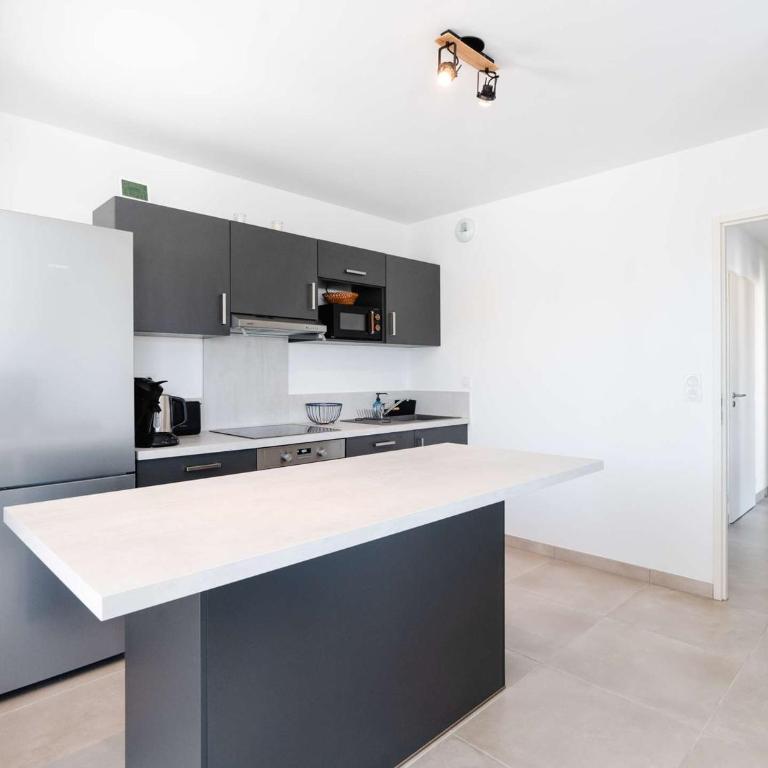 Appartement T3 Climatisé avec WIFI, Balcon et Parking à 300m de la Plage - Narbonne Plage - FR-1-409-255 - Apartment - 9