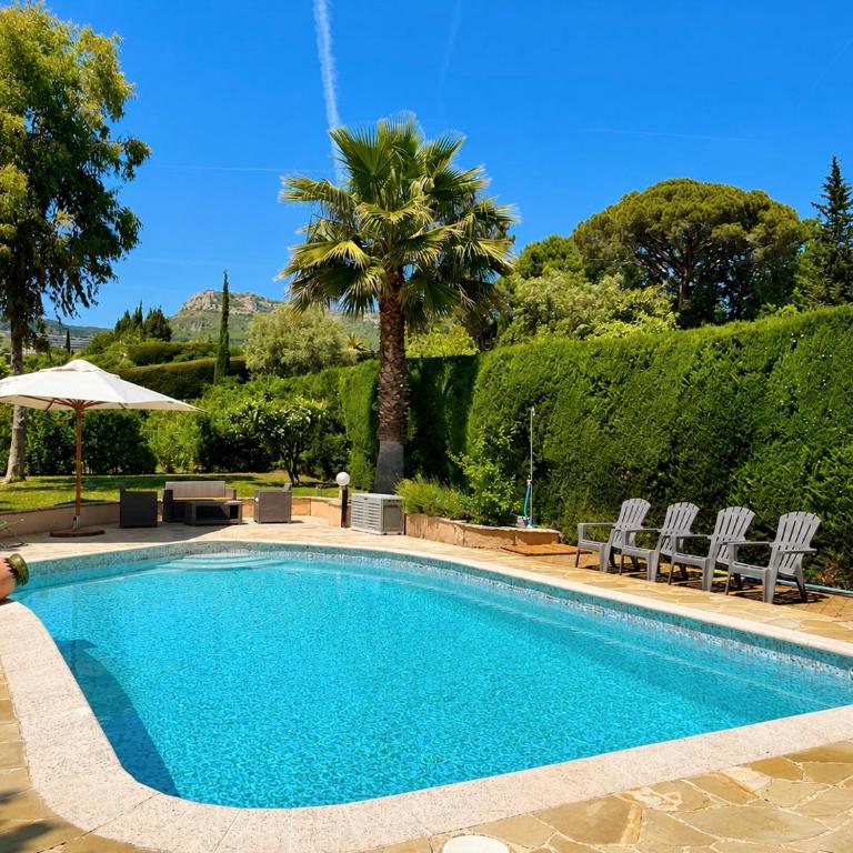 Les Jarres Bleues - Haut de Villa Jardin & Piscine privée - Villa avec Piscine Privée - 2