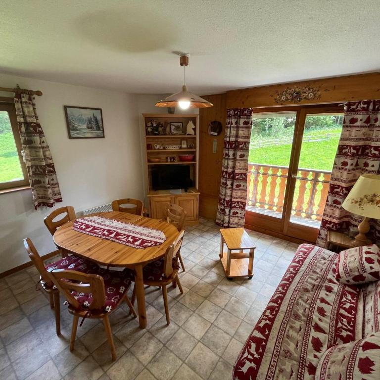 Appartement cosy 2 chambres avec balcon sud/est, parking, garage - 6 personnes - FR-1-198-140 - Apartment (6 Adults) - 4