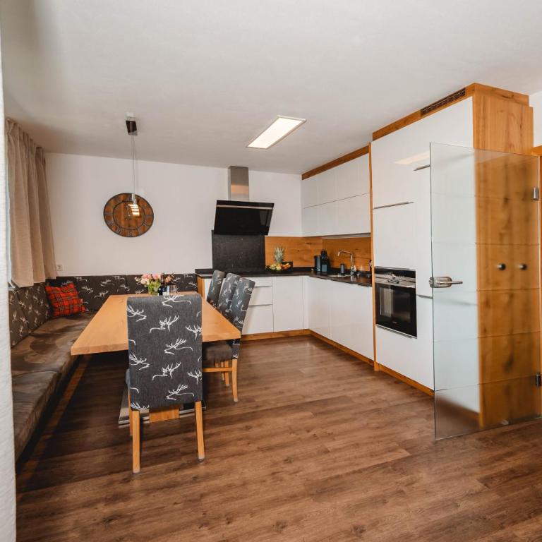 Gern Mountain Living Ferienhaus Deutschmann - Apartment mit Terrasse - 10