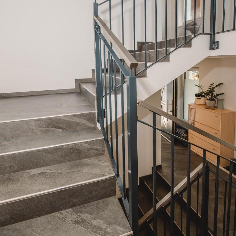 Gern Mountain Living Ferienhaus Deutschmann - Apartment mit Terrasse - 12