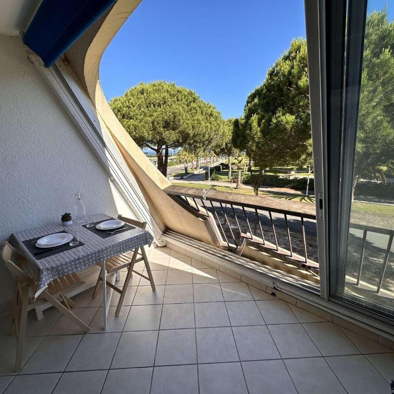 Studio confortable avec terrasse, piscine, parking privé, à 100m de la plage - 4 pers - FR-1-731-79 - Studio - 8