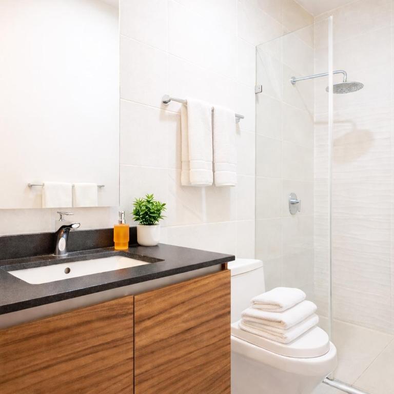 Hermoso, Equipado, Area de Trabajo, Colonia Americana - Three-Bedroom Apartment - 15