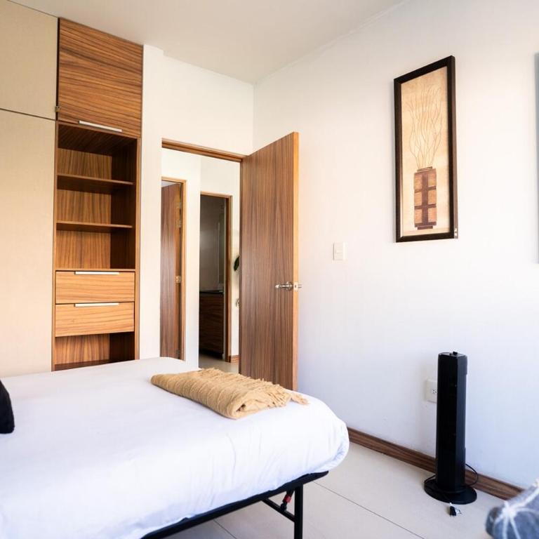 Hermoso, Equipado, Area de Trabajo, Colonia Americana - Three-Bedroom Apartment - 19