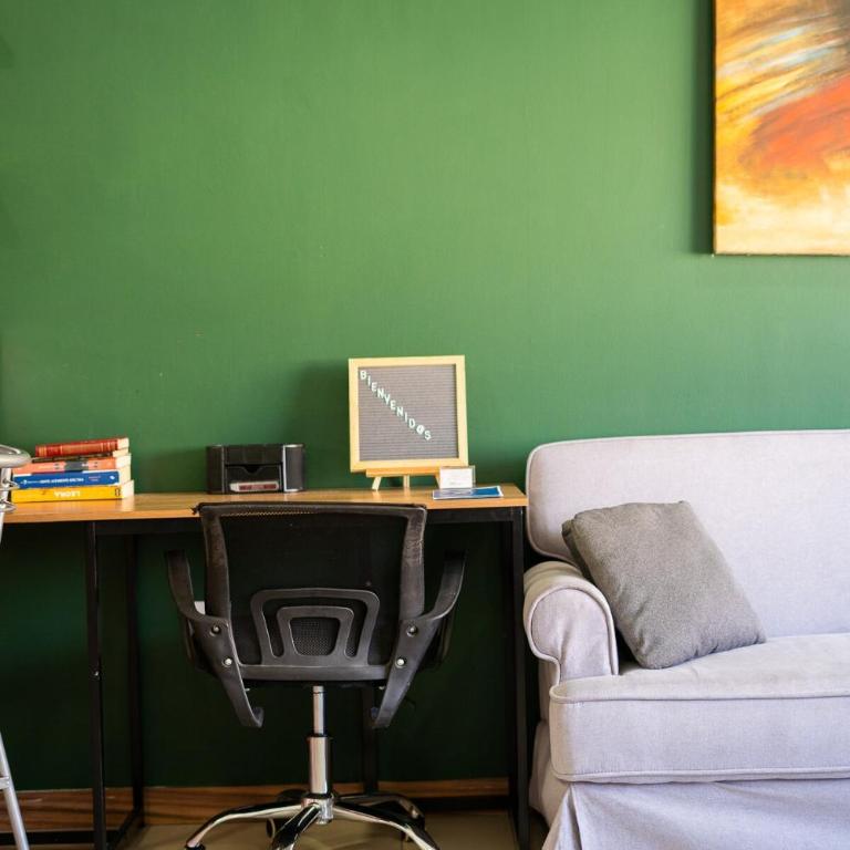 Hermoso, Equipado, Area de Trabajo, Colonia Americana - Three-Bedroom Apartment - 28
