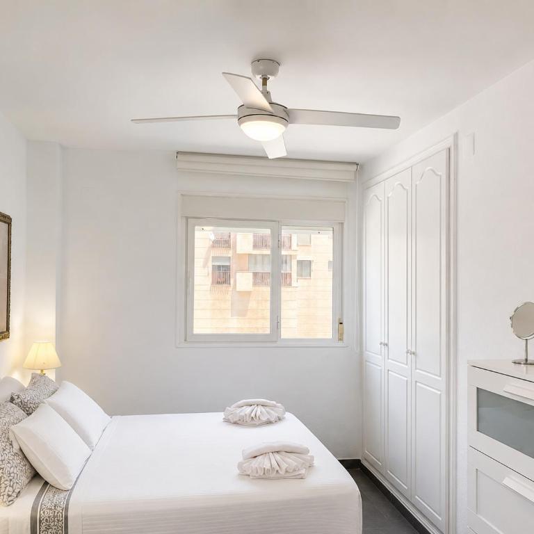 Seaside Apartment Retreat - Two-Bedroom Apartment - 11