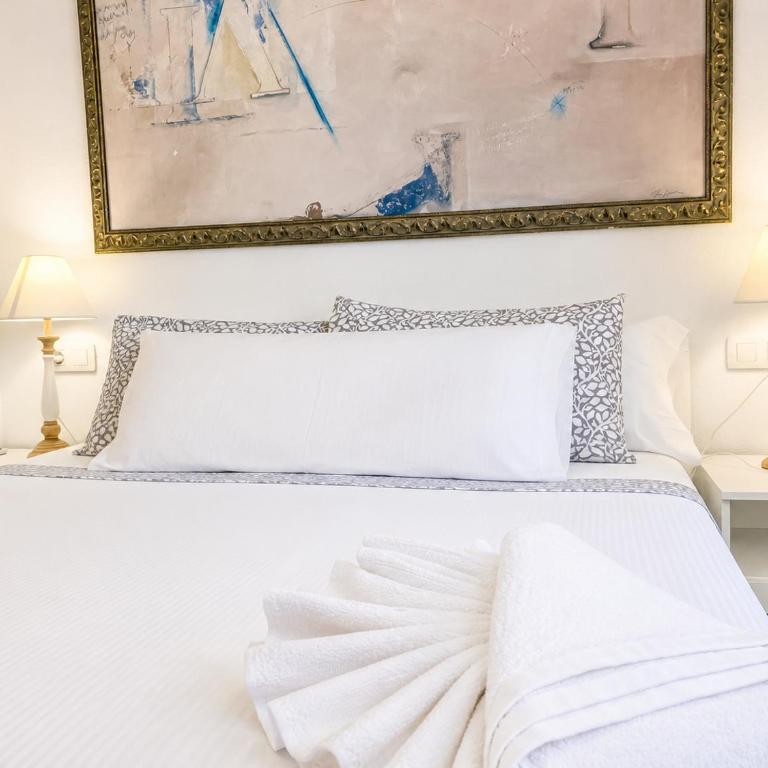 Seaside Apartment Retreat - Two-Bedroom Apartment - 8