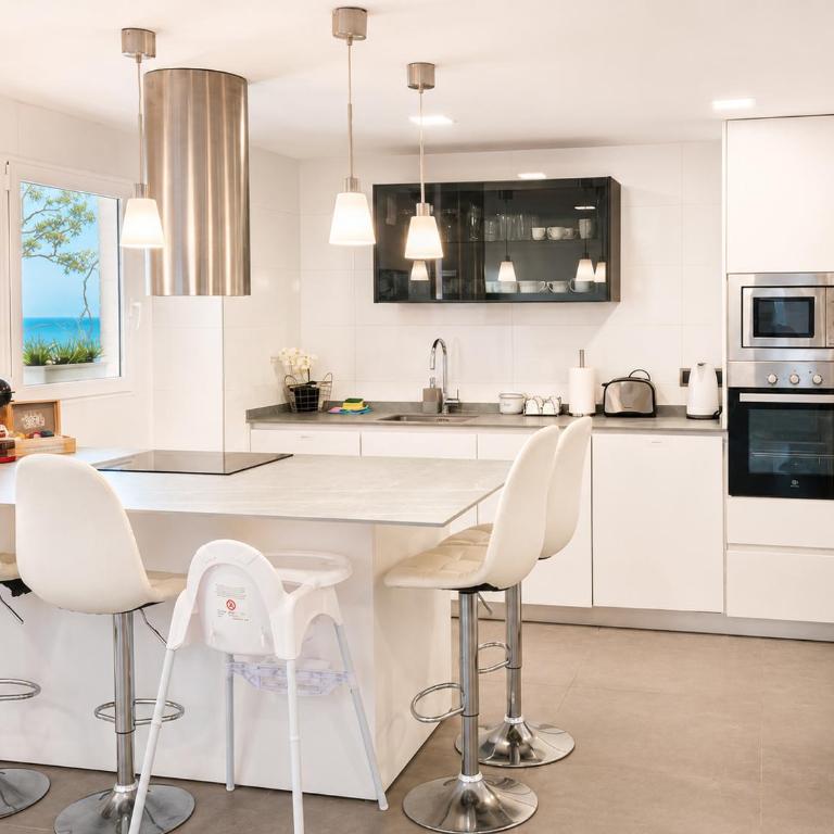 Seaside Apartment Retreat - Two-Bedroom Apartment - 23