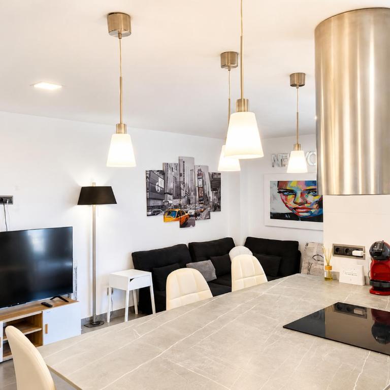 Seaside Apartment Retreat - Two-Bedroom Apartment - 25