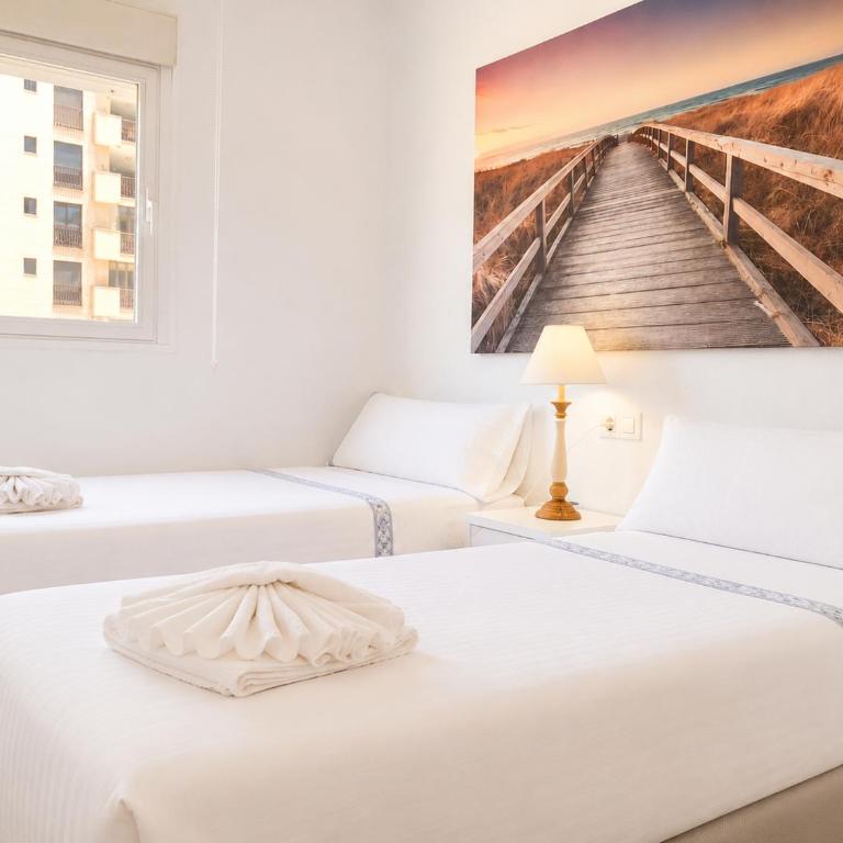 Seaside Apartment Retreat - Two-Bedroom Apartment - 22